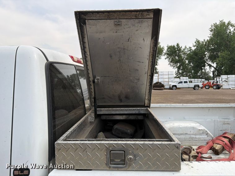 image for item FM7580 2002 GMC Sierra 2500HD Crew Cab pickup truck