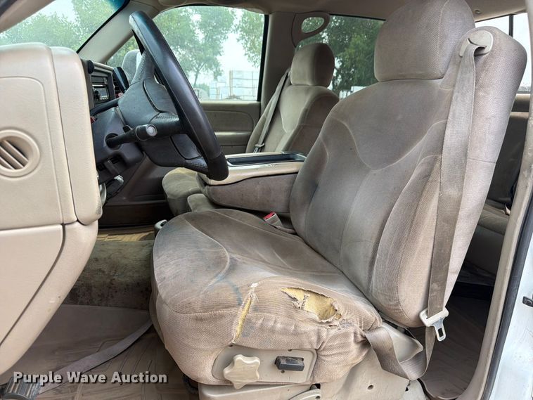 image for item FM7580 2002 GMC Sierra 2500HD Crew Cab pickup truck
