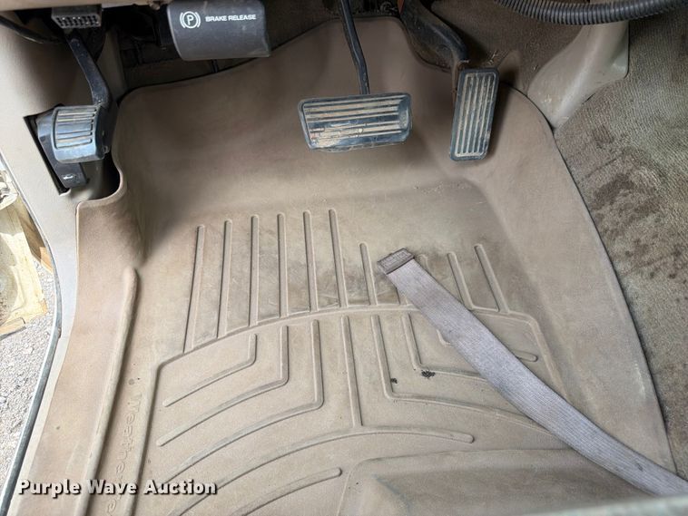 image for item FM7580 2002 GMC Sierra 2500HD Crew Cab pickup truck