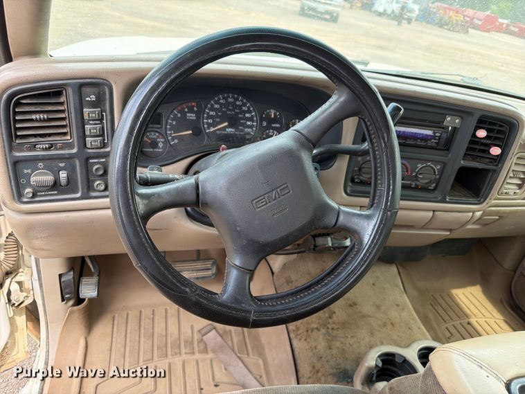 image for item FM7580 2002 GMC Sierra 2500HD Crew Cab pickup truck