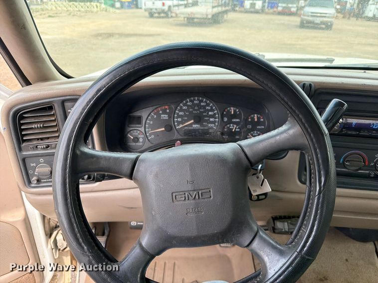 image for item FM7580 2002 GMC Sierra 2500HD Crew Cab pickup truck