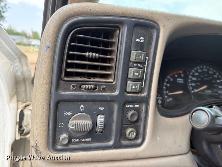 image for item FM7580 2002 GMC Sierra 2500HD Crew Cab pickup truck