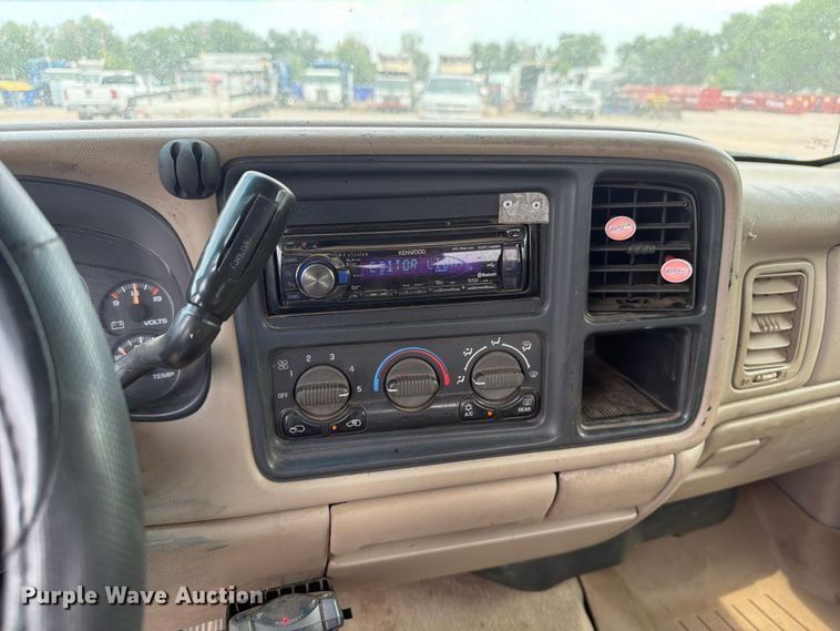 image for item FM7580 2002 GMC Sierra 2500HD Crew Cab pickup truck