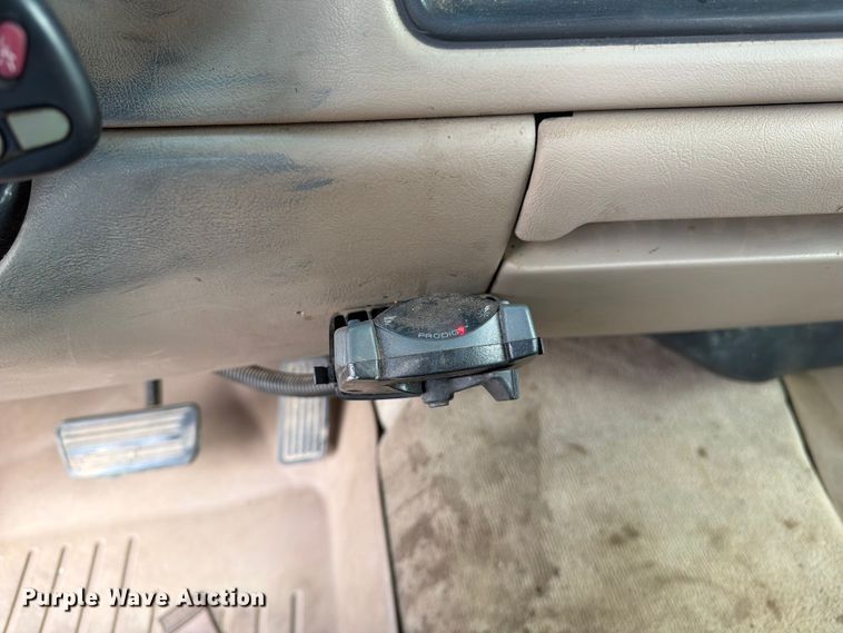 image for item FM7580 2002 GMC Sierra 2500HD Crew Cab pickup truck