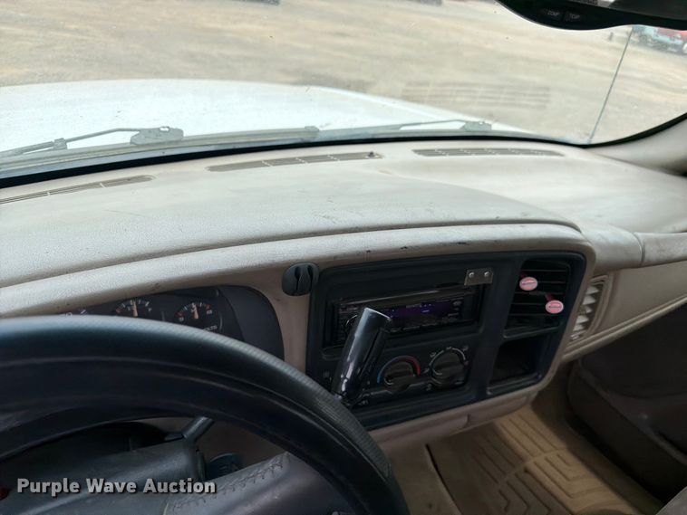 image for item FM7580 2002 GMC Sierra 2500HD Crew Cab pickup truck