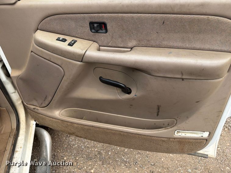 image for item FM7580 2002 GMC Sierra 2500HD Crew Cab pickup truck