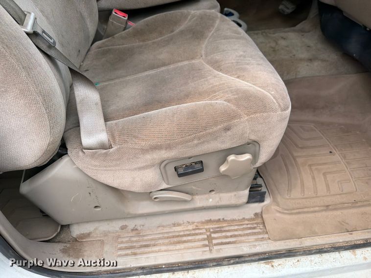image for item FM7580 2002 GMC Sierra 2500HD Crew Cab pickup truck