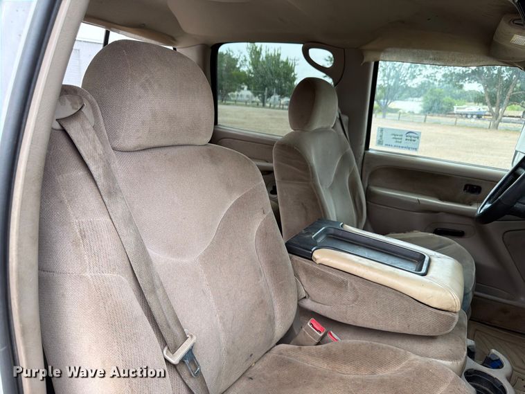 image for item FM7580 2002 GMC Sierra 2500HD Crew Cab pickup truck