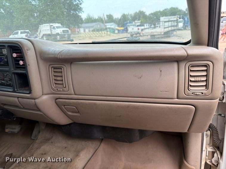 image for item FM7580 2002 GMC Sierra 2500HD Crew Cab pickup truck