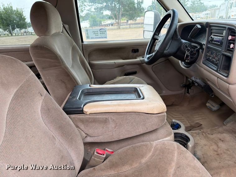 image for item FM7580 2002 GMC Sierra 2500HD Crew Cab pickup truck