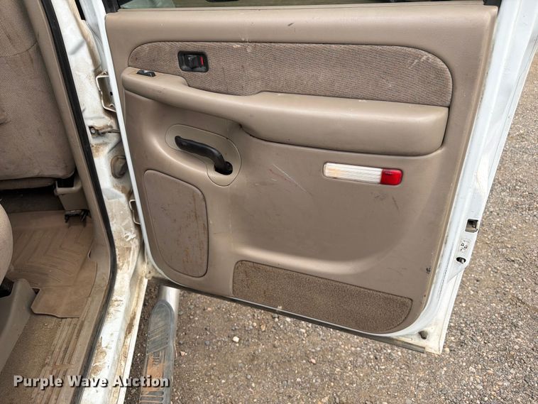 image for item FM7580 2002 GMC Sierra 2500HD Crew Cab pickup truck