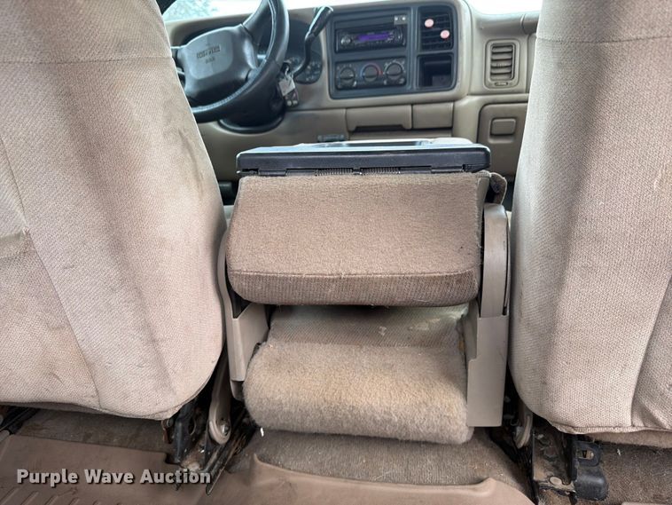 image for item FM7580 2002 GMC Sierra 2500HD Crew Cab pickup truck