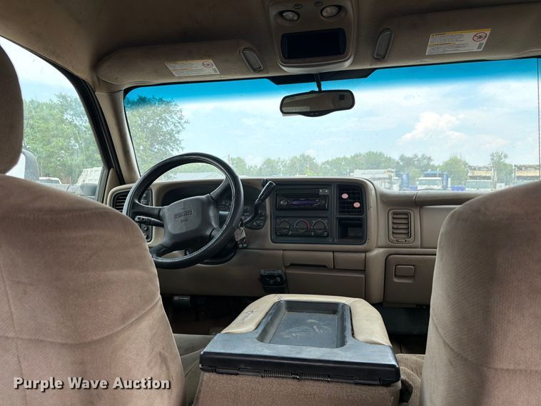 image for item FM7580 2002 GMC Sierra 2500HD Crew Cab pickup truck
