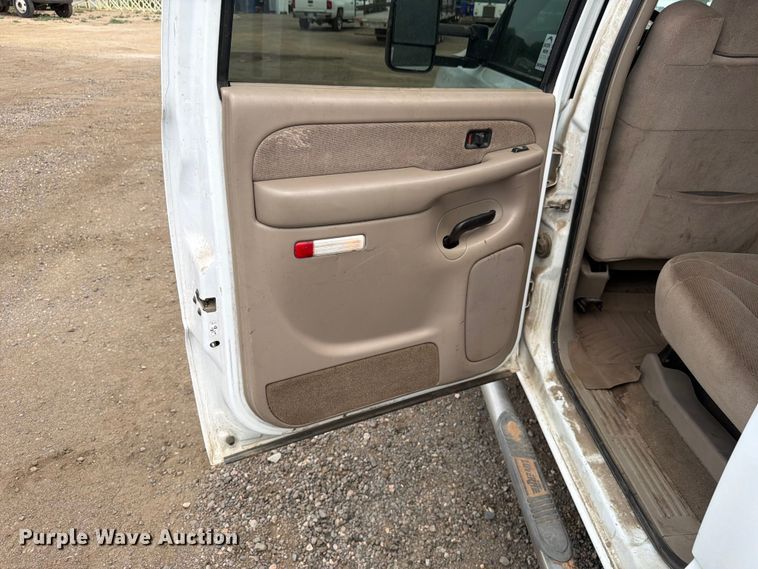 image for item FM7580 2002 GMC Sierra 2500HD Crew Cab pickup truck
