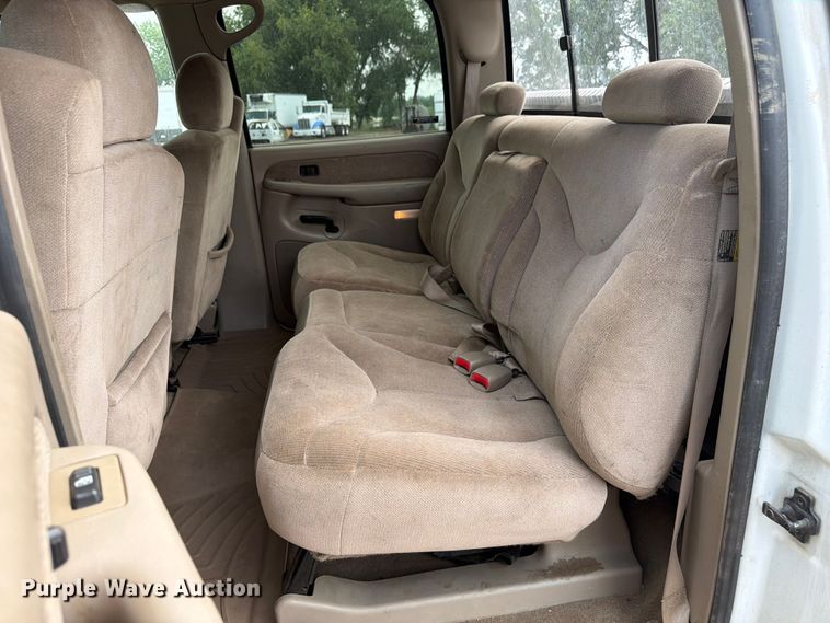 image for item FM7580 2002 GMC Sierra 2500HD Crew Cab pickup truck