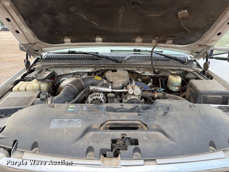 image for item FM7580 2002 GMC Sierra 2500HD Crew Cab pickup truck