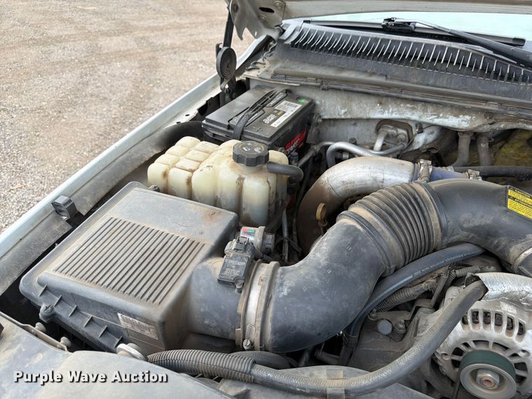 image for item FM7580 2002 GMC Sierra 2500HD Crew Cab pickup truck