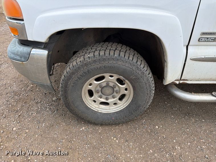 image for item FM7580 2002 GMC Sierra 2500HD Crew Cab pickup truck