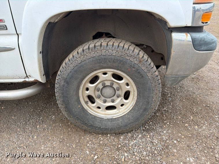 image for item FM7580 2002 GMC Sierra 2500HD Crew Cab pickup truck