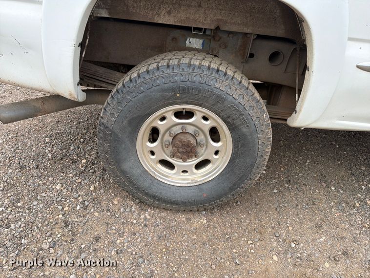 image for item FM7580 2002 GMC Sierra 2500HD Crew Cab pickup truck
