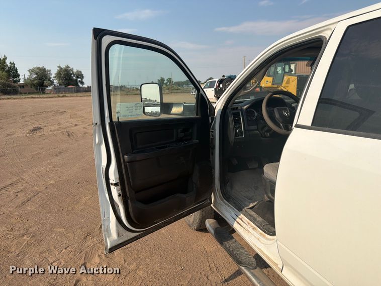 image for item FM7582 2017 RAM 3500 Crew Cab flatbed pickup truck