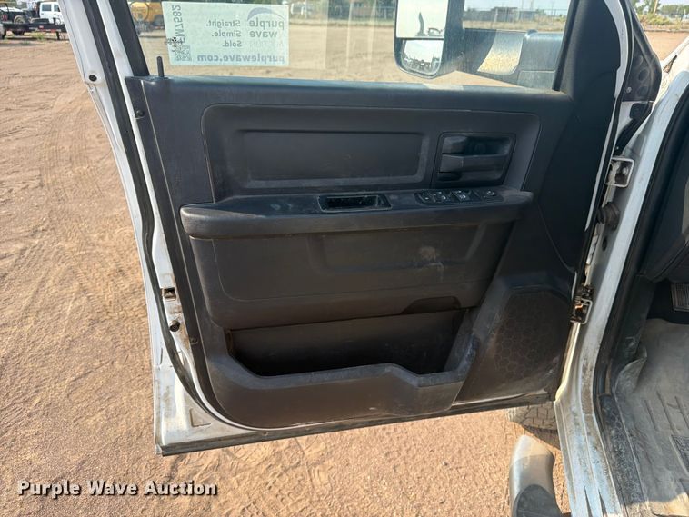 image for item FM7582 2017 RAM 3500 Crew Cab flatbed pickup truck