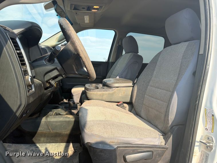 image for item FM7582 2017 RAM 3500 Crew Cab flatbed pickup truck