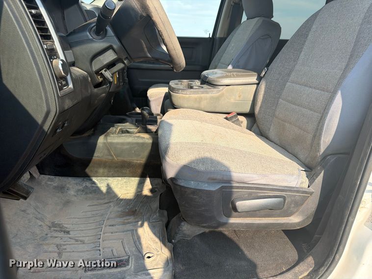 image for item FM7582 2017 RAM 3500 Crew Cab flatbed pickup truck