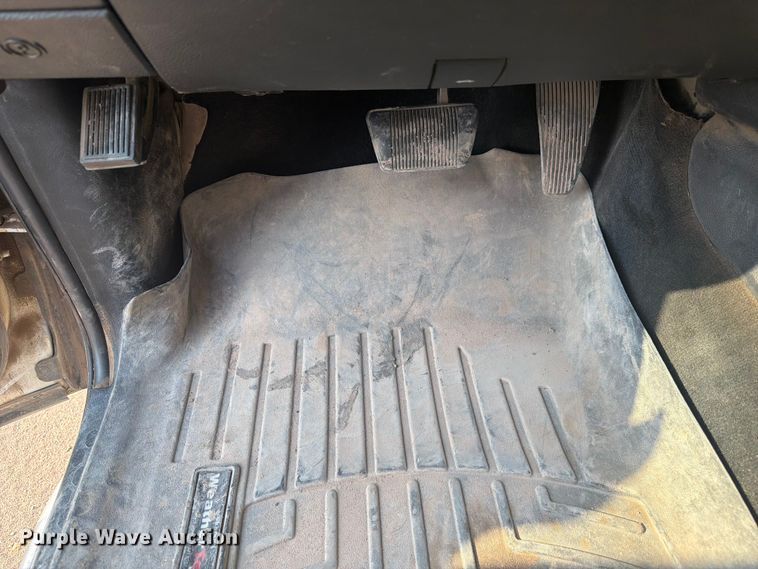 image for item FM7582 2017 RAM 3500 Crew Cab flatbed pickup truck