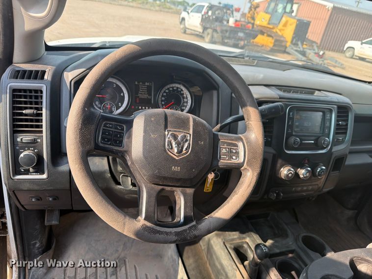 image for item FM7582 2017 RAM 3500 Crew Cab flatbed pickup truck