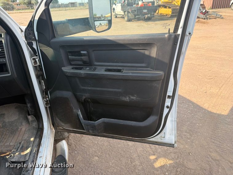 image for item FM7582 2017 RAM 3500 Crew Cab flatbed pickup truck