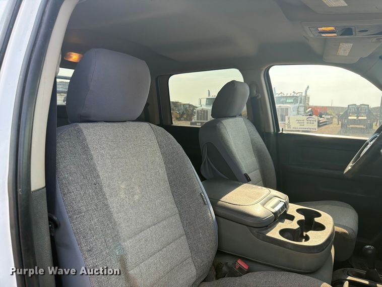 image for item FM7582 2017 RAM 3500 Crew Cab flatbed pickup truck