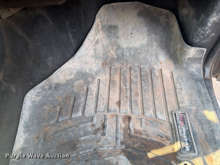 image for item FM7582 2017 RAM 3500 Crew Cab flatbed pickup truck