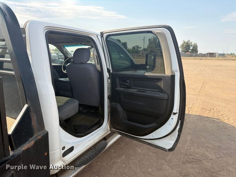 image for item FM7582 2017 RAM 3500 Crew Cab flatbed pickup truck