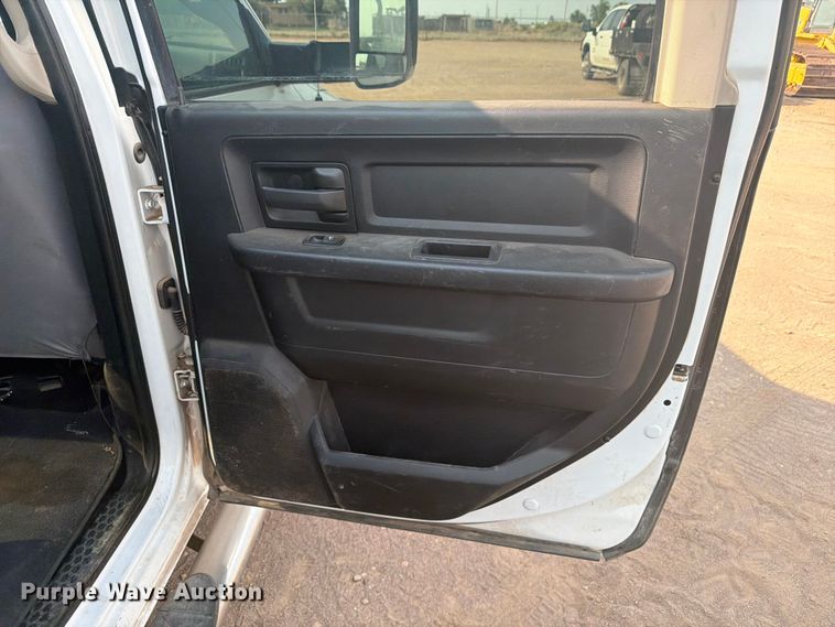 image for item FM7582 2017 RAM 3500 Crew Cab flatbed pickup truck