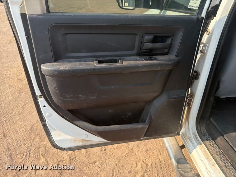 image for item FM7582 2017 RAM 3500 Crew Cab flatbed pickup truck