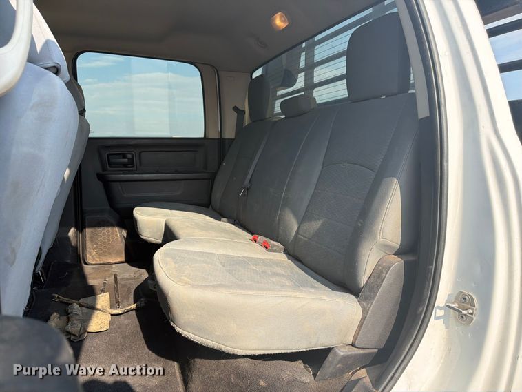 image for item FM7582 2017 RAM 3500 Crew Cab flatbed pickup truck