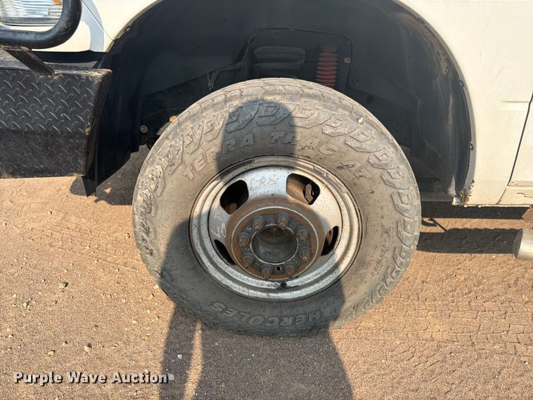image for item FM7582 2017 RAM 3500 Crew Cab flatbed pickup truck