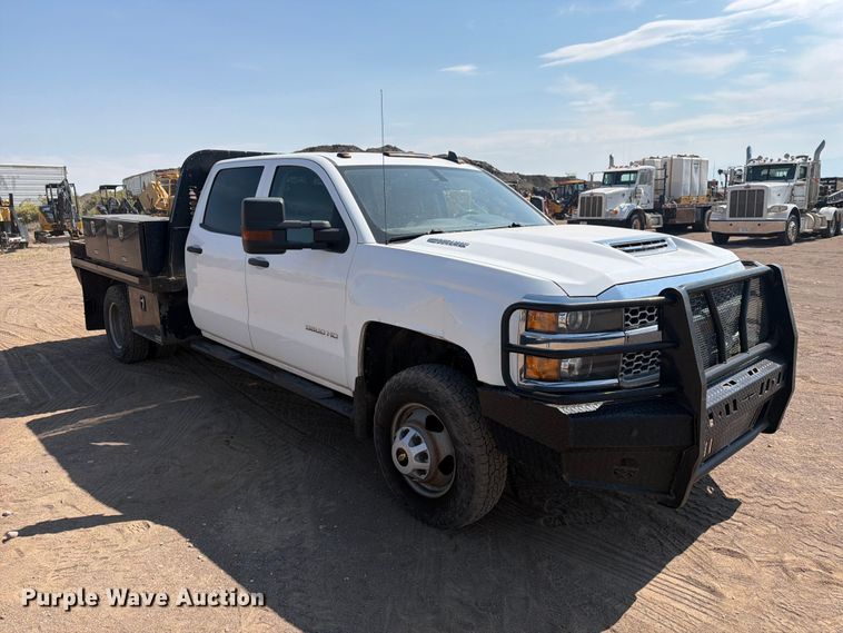 image for item FM7585 2019 Chevrolet Silverado 3500HD Crew Cab flatbed pickup truck