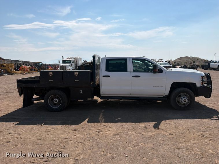 image for item FM7585 2019 Chevrolet Silverado 3500HD Crew Cab flatbed pickup truck