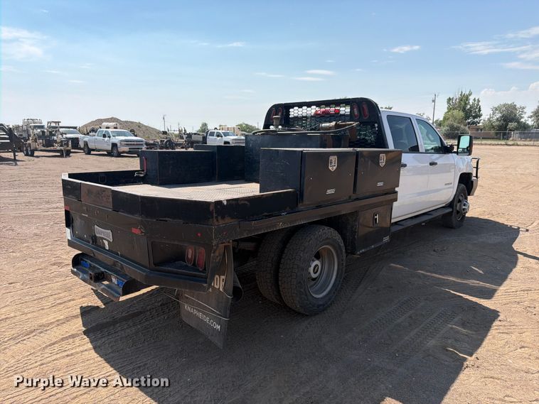 image for item FM7585 2019 Chevrolet Silverado 3500HD Crew Cab flatbed pickup truck