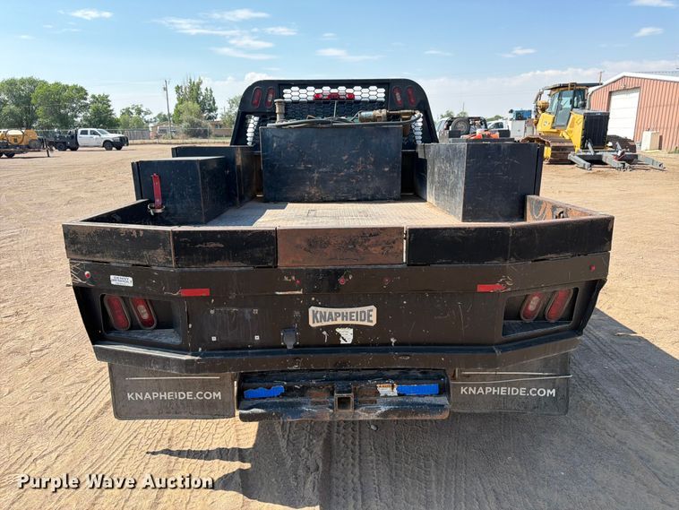 image for item FM7585 2019 Chevrolet Silverado 3500HD Crew Cab flatbed pickup truck