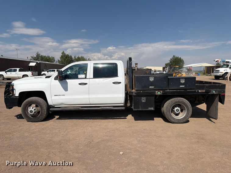 image for item FM7585 2019 Chevrolet Silverado 3500HD Crew Cab flatbed pickup truck