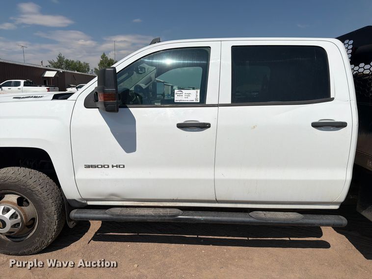 image for item FM7585 2019 Chevrolet Silverado 3500HD Crew Cab flatbed pickup truck