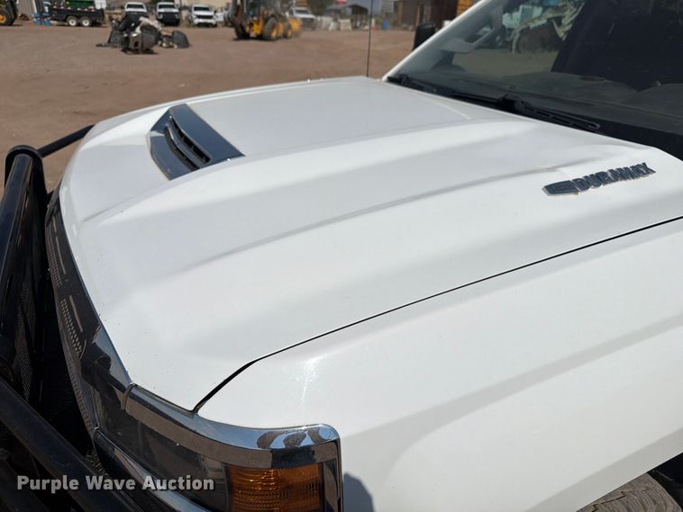 image for item FM7585 2019 Chevrolet Silverado 3500HD Crew Cab flatbed pickup truck