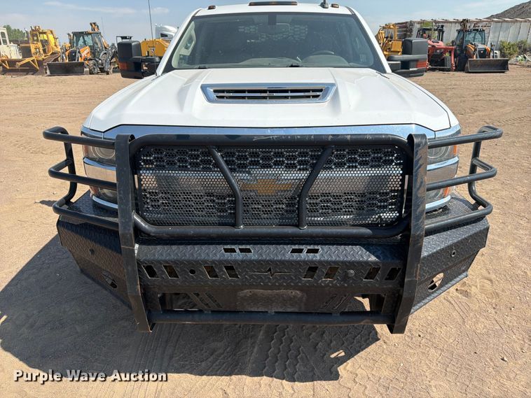 image for item FM7585 2019 Chevrolet Silverado 3500HD Crew Cab flatbed pickup truck