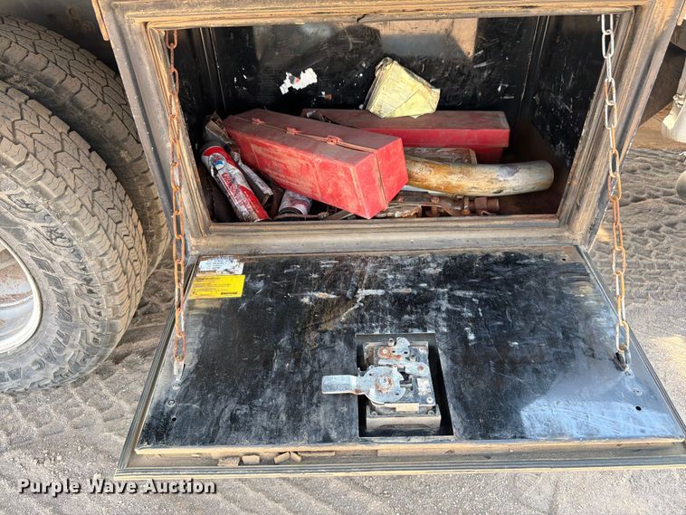 image for item FM7585 2019 Chevrolet Silverado 3500HD Crew Cab flatbed pickup truck