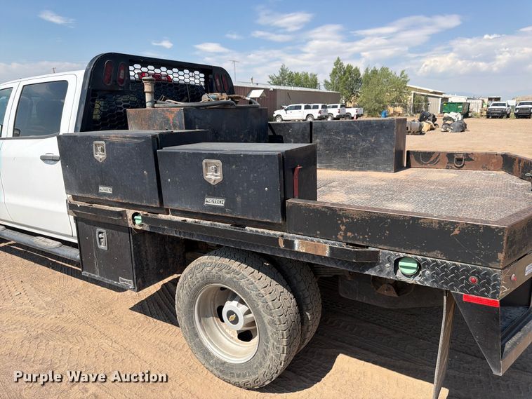 image for item FM7585 2019 Chevrolet Silverado 3500HD Crew Cab flatbed pickup truck