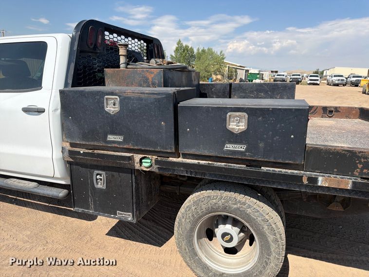image for item FM7585 2019 Chevrolet Silverado 3500HD Crew Cab flatbed pickup truck