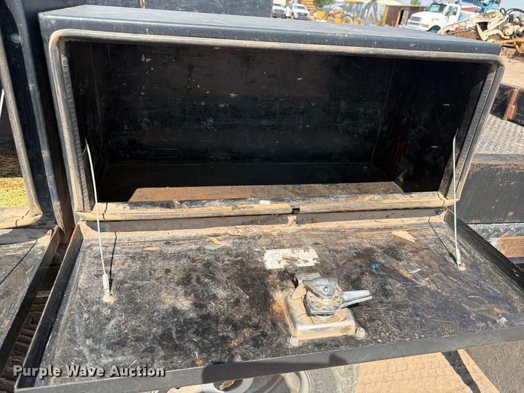 image for item FM7585 2019 Chevrolet Silverado 3500HD Crew Cab flatbed pickup truck